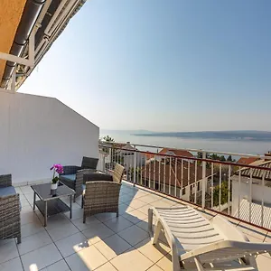 Stefka Apartment